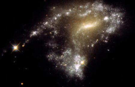 Телескоп «Хаббл» зробив знімок 12 галактик у взаємодії