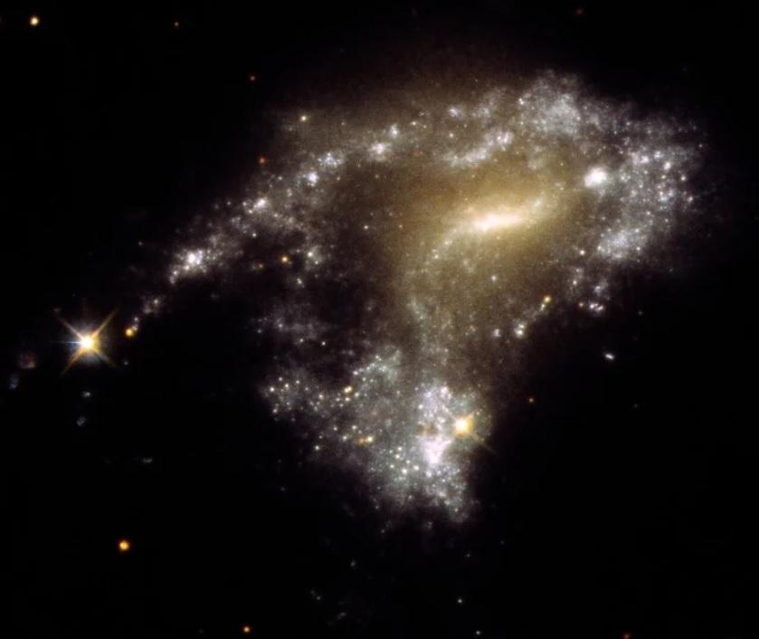 Телескоп «Хаббл» зробив знімок 12 галактик у взаємодії