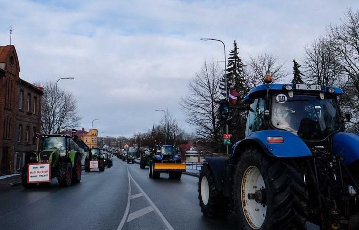 Латвійські фермери вимагають заборонити ввезення продукції з РФ та Білорусі