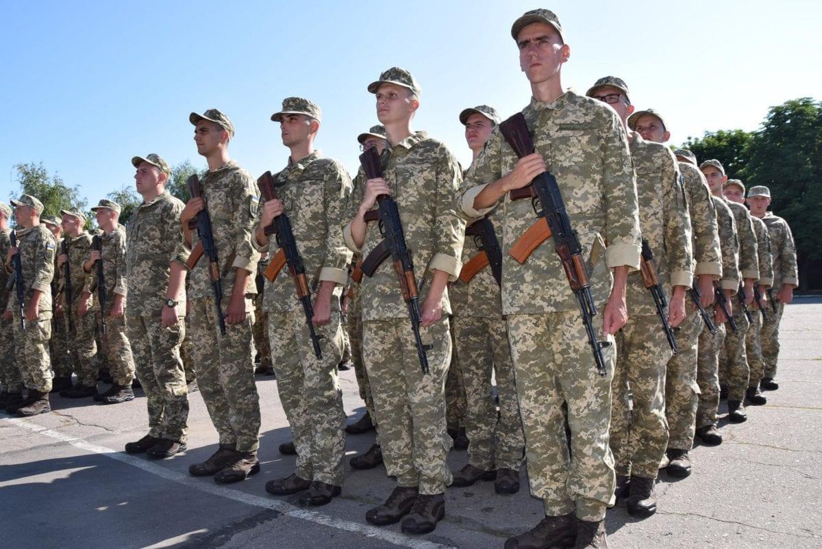 Зеленський видав указ про демобілізацію строковиків