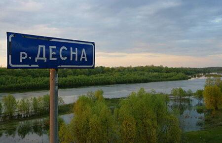 На Чернігівщині річка Десна вийшла з берегів, підтоплена дорога до трьох сіл