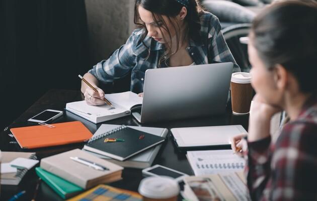 МОН планує видавати вступникам гранти на навчання обсягом від 15 до 50 тисяч грн — менеджерка комунікацій Education.ua