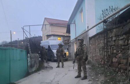 Окупанти у Криму влаштували обшуки в будинках кримських татар