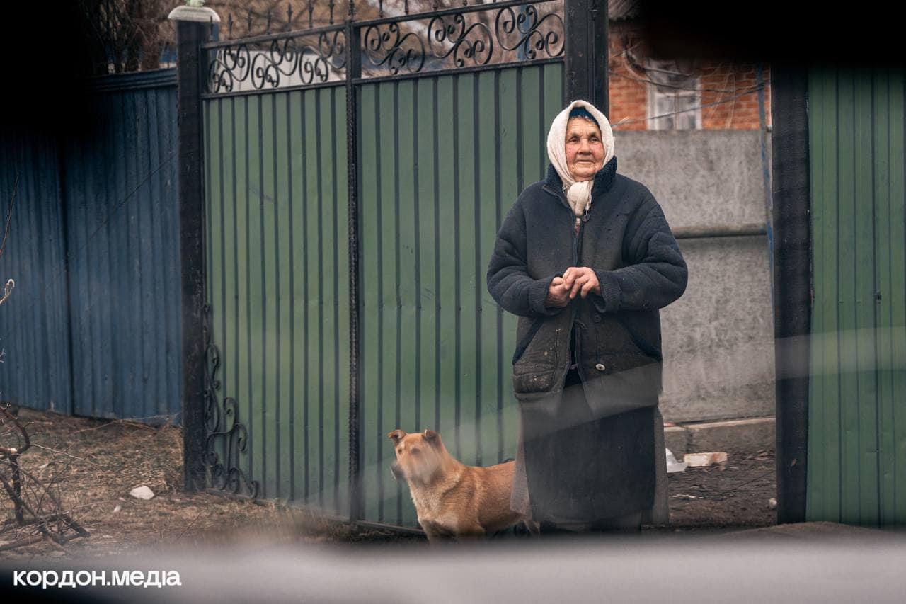 10 кілометрів з коровами та під білим прапором: як мешканці прикордоння Сумщини самотужки евакуюються