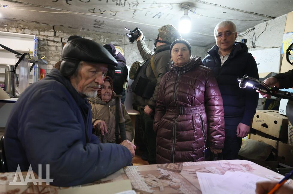 «Голосувати» можна було за українським паспортом, хоча отримати ліки — лише за російським»: фактчекерка про псевдовибори на ТОТ