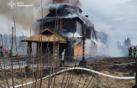 На Львівщині згоріла дерев’яна церква XIX століття