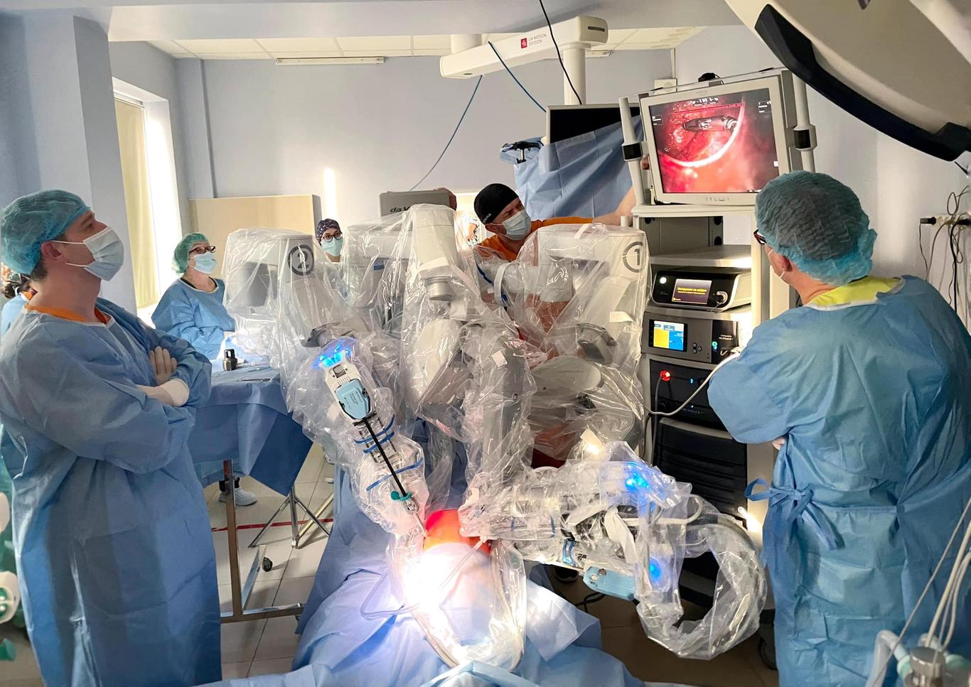 У Львові робот Da Vinci прооперував першу дитину із онкопатологією