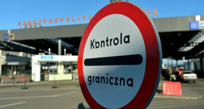 У Польщі заперечують затримку автобусів на кордоні з Україною