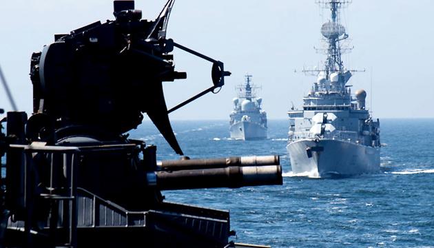 РФ виставила біля Новоросійського порту баржі для захисту від українських атак — розвідка Британії