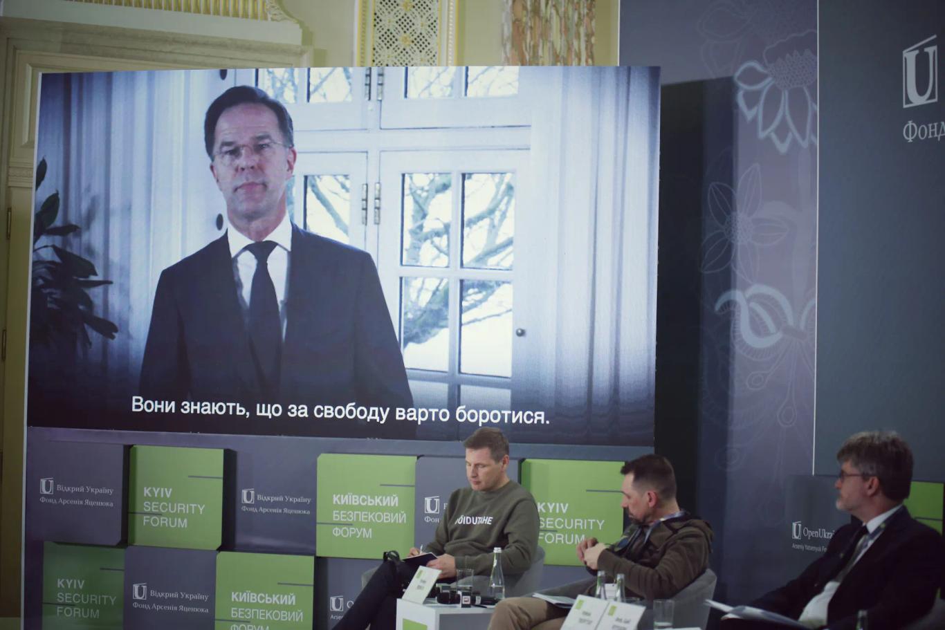 Наполегливо працюємо, щоб F-16 якомога швидше літали в небі над Україною — прем’єр-міністр Нідерландів