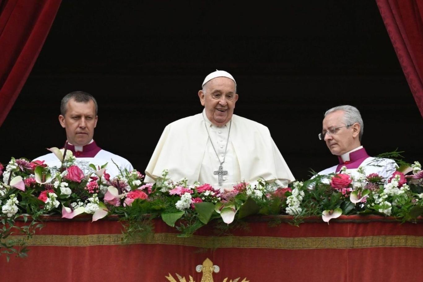 Папа Римський привітав християн із Великоднем і закликав не забувати про Україну