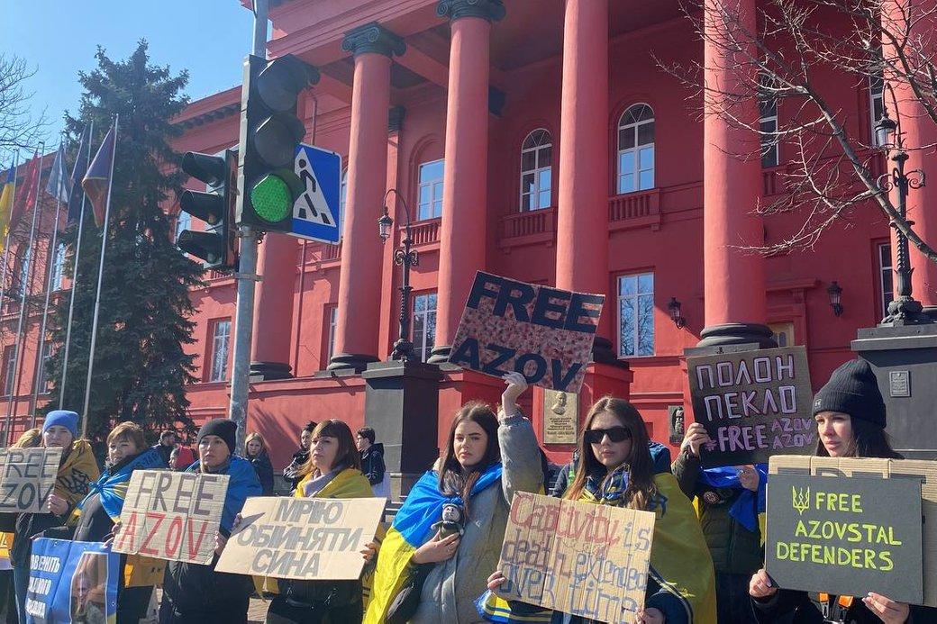 «Не мовчи! Полон вбиває!»: у Києві пройшла акція на підтримку військовополонених (ФОТО, ВІДЕО)