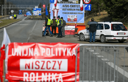 На кордоні з Польщею стоять 2300 вантажівок — Демченко