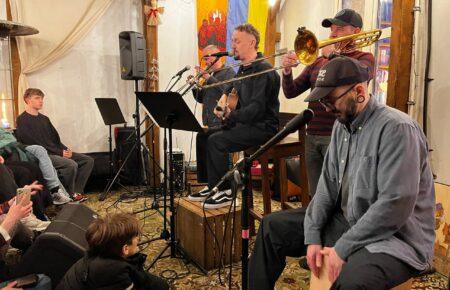 «Далі пауза і доросле життя»: концерт гурту «Жадан і собаки» у Кракові (фоторепортаж)