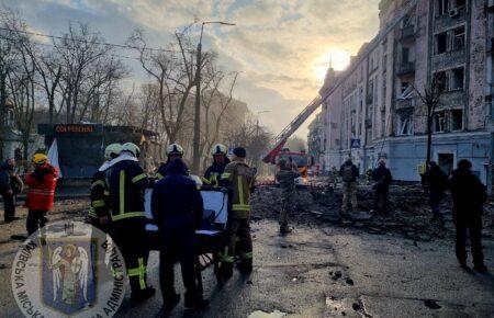 У Києві внаслідок російської ракетної атаки вже 13 постраждалих