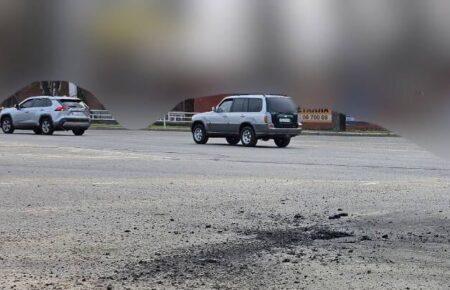 Окупанти обстріляли таксі у Херсоні: водій загинув, пасажири — поранені (ФОТО)