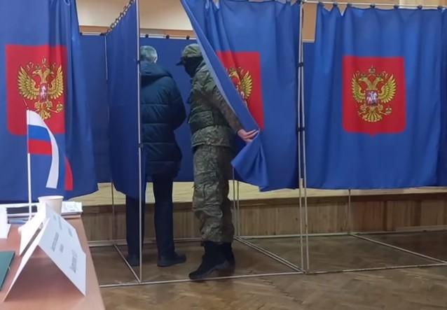 На окупованому Запоріжжі людей закликають «голосувати» замість родичів — кореспондентка