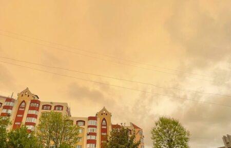 Крупні частинки пилу осіли в атмосфері дорогою до України — синоптикиня