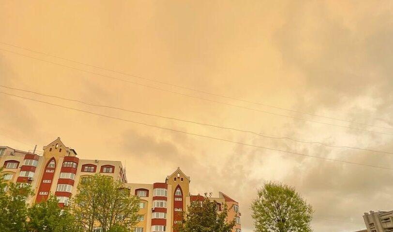 Крупні частинки пилу осіли в атмосфері дорогою до України — синоптикиня