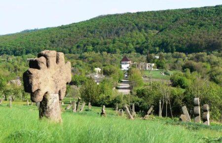 Карʼєр на місці заповідника: що відбувається у селищі Буша