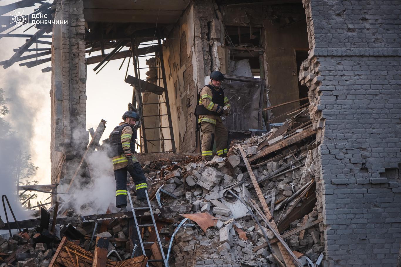 У Костянтинівці під завалами знайшли тіла жінки та дитини