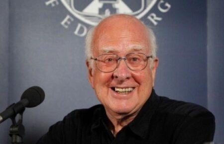 Помер лауреат Нобелівської премії з фізики Пітер Хіггс