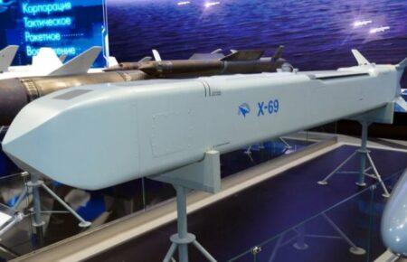 Ракету Х-69 не прилаштували до фюзеляжу Су-57, тому її не прийняли на озброєння ВКС Росії — експерт з авіації