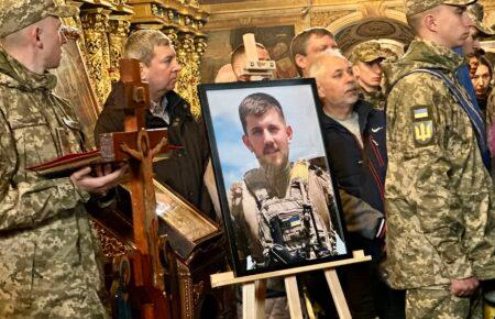 У Києві попрощалися з молодшим сержантом Павлом Петриченком (фоторепортаж)
