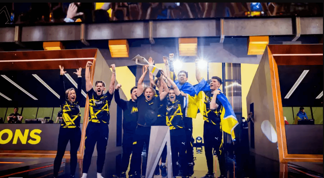 Неймовірне досягнення: Михайло Звєрєв про перемогу української кіберспортивної команди NAVI