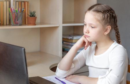 «Мета на цей рік — удвічі зменшити кількість дітей, які навчаються онлайн» — Оксен Лісовий про «Школу офлайн»