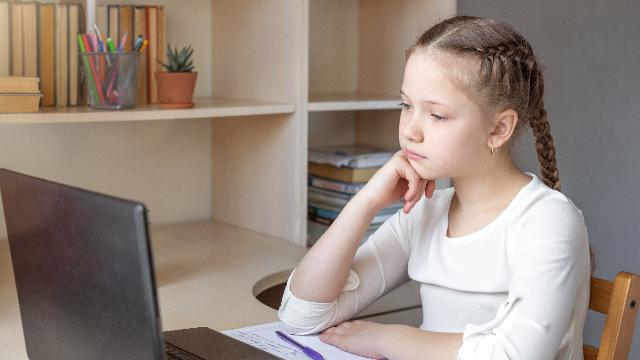 «Мета на цей рік — удвічі зменшити кількість дітей, які навчаються онлайн» — Оксен Лісовий про «Школу офлайн»