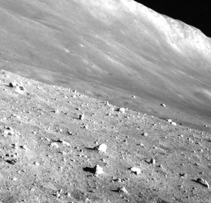 Японський посадковий апарат SLIM пережив другу місячну ніч і показав нове фото супутника