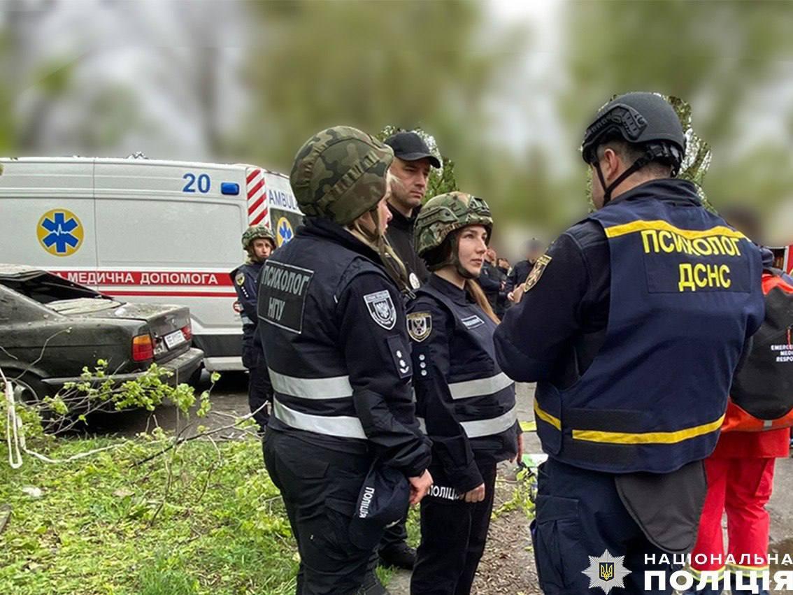 Удар по Чернігову: зруйнована 8-поверхова будівля, відомо про понад 50 постраждалих