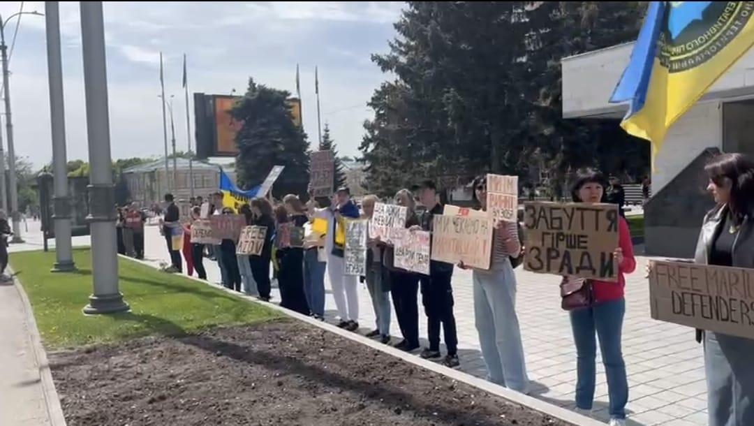 Акції на підтримку полонених оборонців Маріуполя відбулися у Києві, Харкові та Львові (ФОТО)