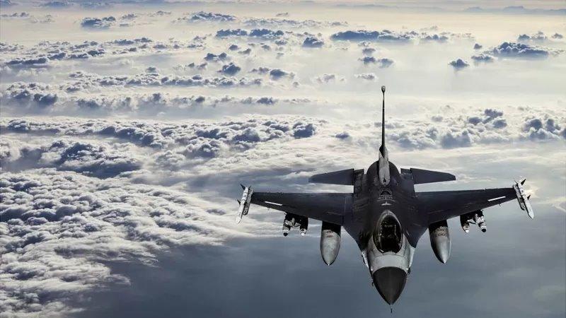 Поява в Україні F-16 може дозволити створити 100-км «сіру зону» навколо кордонів — експерт з авіації