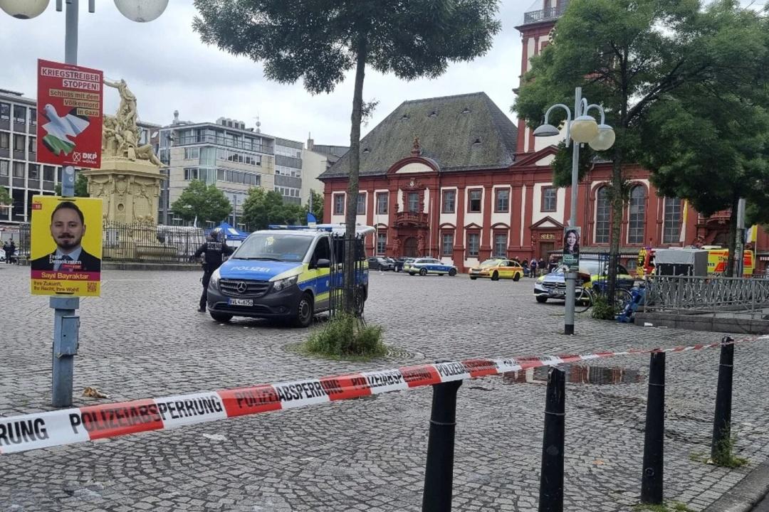У Німеччині чоловік із ножем напав на людей, поранений поліцейський