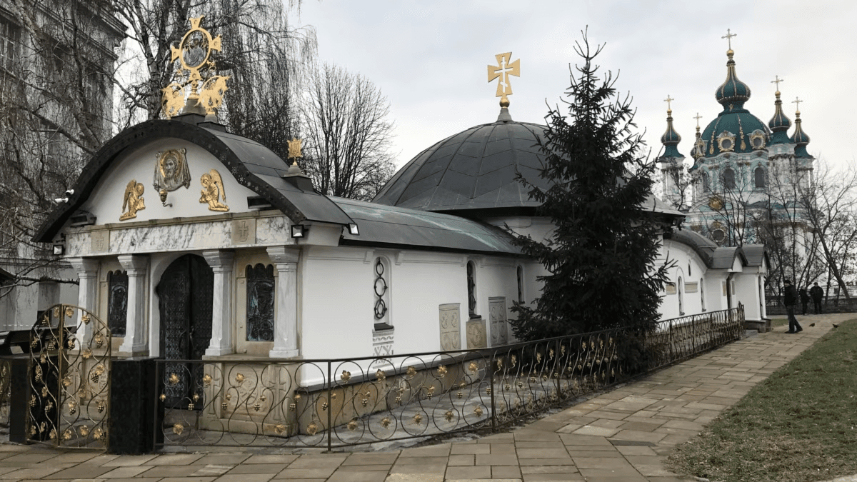 «Релігійна громада УПЦ рейдерськи захопила землю під «храм-МАФ» — адвокатка про знесену споруду