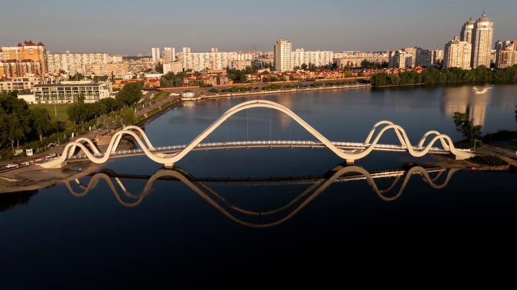 У Києві відкрили пішохідний міст на Оболонський острів (ФОТО)