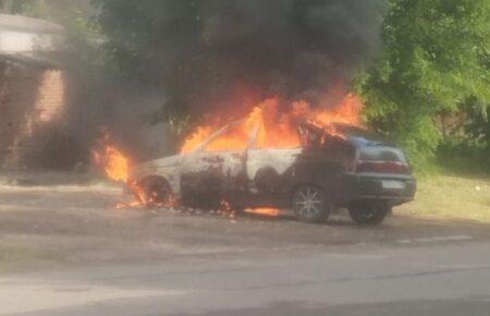 У Маріуполі партизани підпалили автівку загарбників