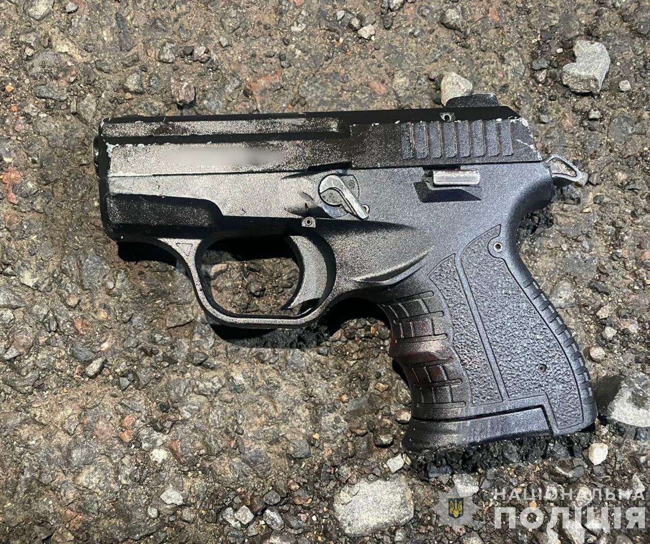 На Закарпатті водій під час перевірки документів вистрілив у поліцейських (ФОТО)