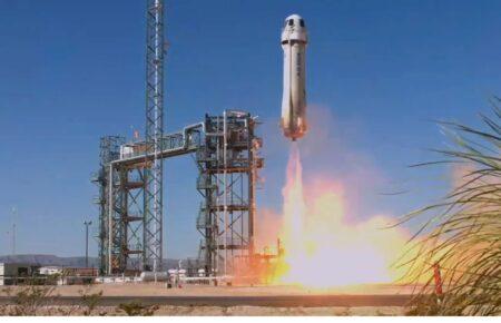 Компанія Blue Origin відправила туристів у космос після дворічної перерви