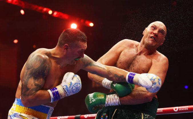 Олександр Усик став першим в історії суперважкої ваги абсолютним чемпіоном світу з чотирма поясами