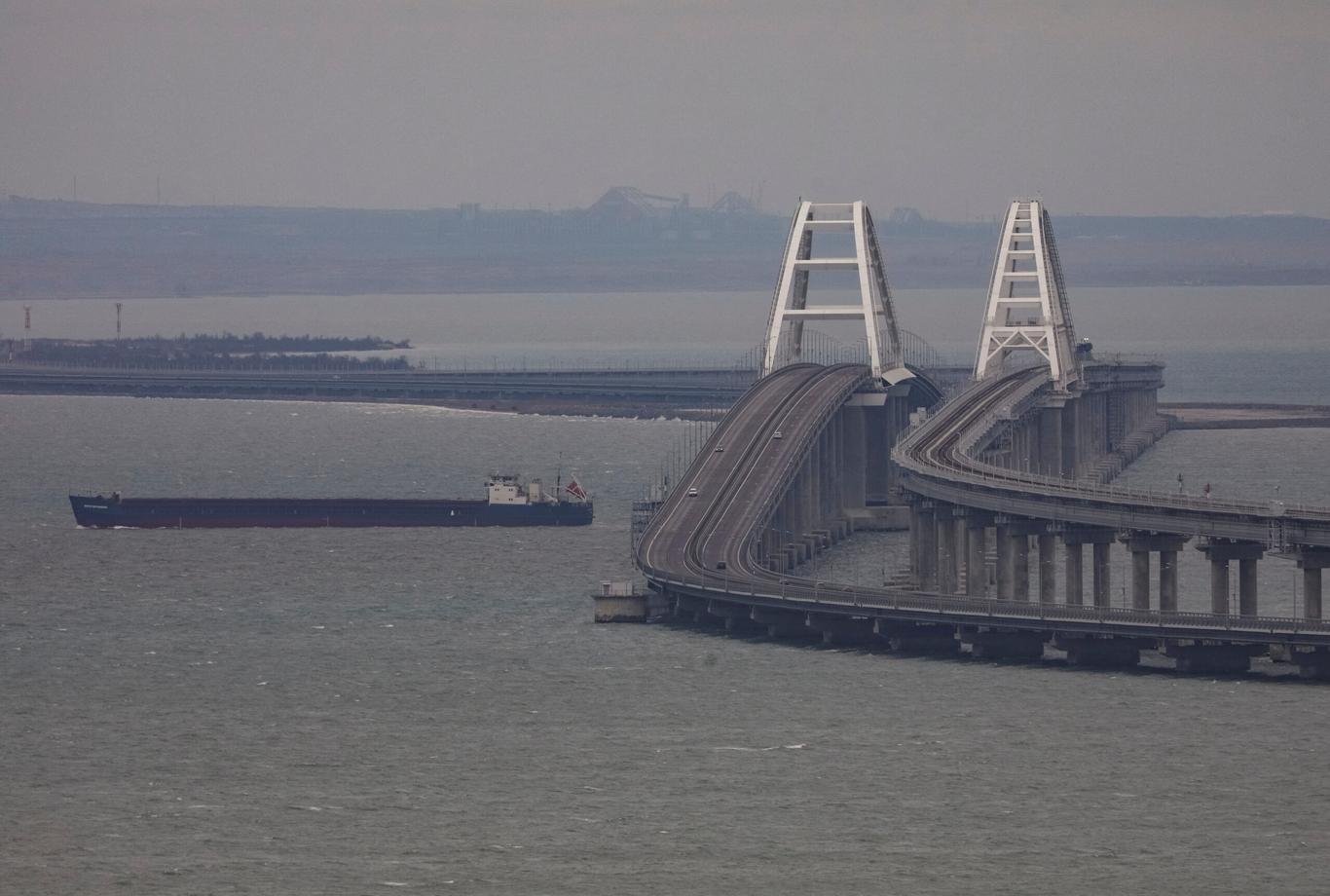 «У росіян відсутній морський компонент для охорони Кримського мосту» — Плетенчук