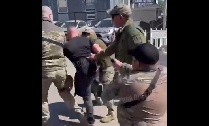 Одеський ТЦК розпочав службову перевірку щодо інциденту в маршрутці (ВІДЕО)