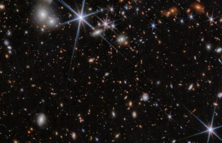 Телескоп «Джеймс Вебб» виявив найвіддаленіше з відомих наразі злиття чорних дір