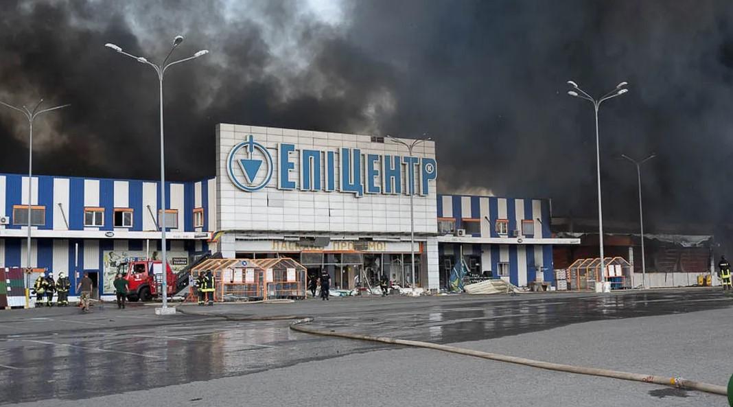 У Харкові кількість загиблих через удар росіян по «Епіцентру» зросла до 18