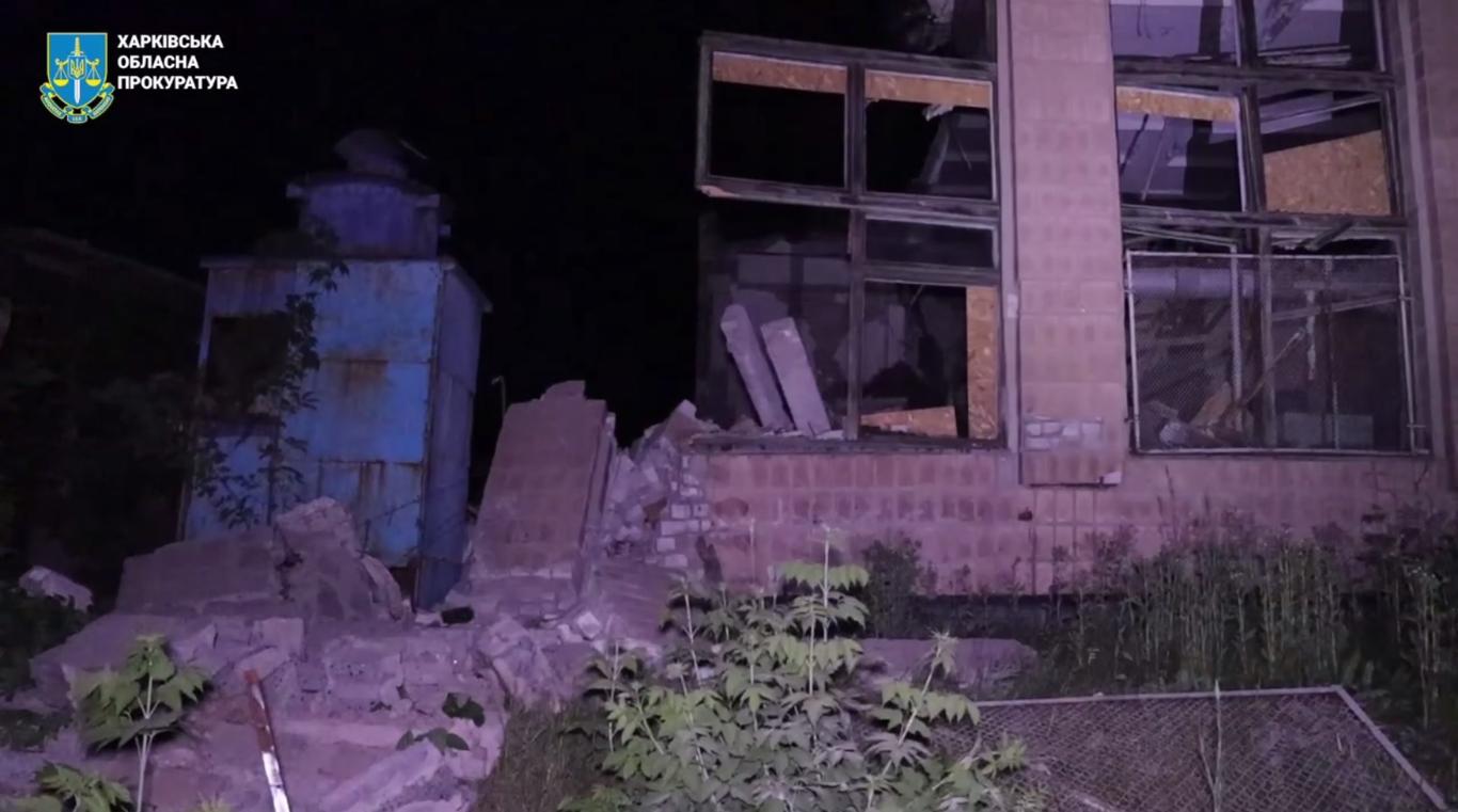 Окупанти вночі обстріляли Харків, у місті частково зруйновано майстерню місцевого ліцею