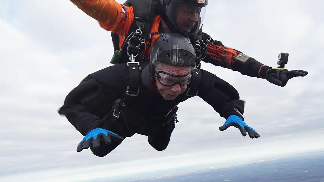 106-річний американець стрибнув із парашутом і побив світовий рекорд
