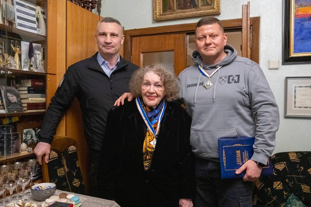 Київрада присвоїла Залужному і Ліні Костенко звання «Почесний громадянин Києва»