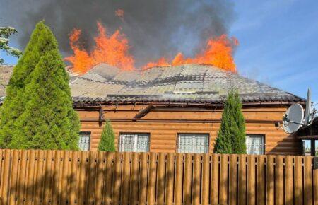 Російські окупанти з артилерії обстріляли Нікополь: є загиблі та поранені (ФОТО)